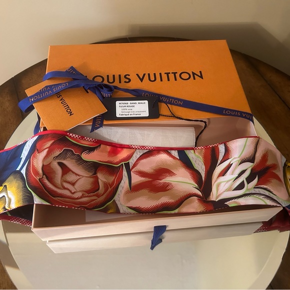 🔥🔥🔥Authentic Louis Vuitton Bandeau,Malle fleurs Silk❤️🌺❤️🌺 - Picture 6 of 7